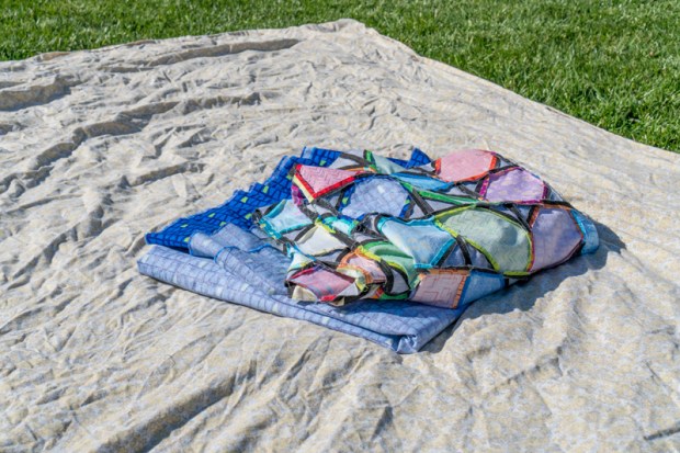 Spray basting a quilt by Christa Quilts