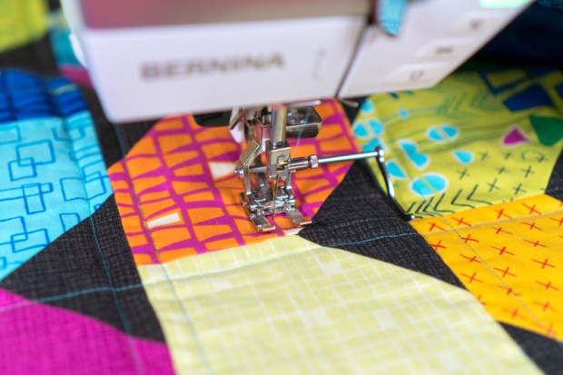 Using a guide bar for quilting
