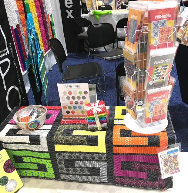 Colour Maze quilt with Geo Pop